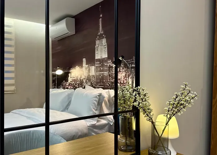 Little Nyc * טיראנה